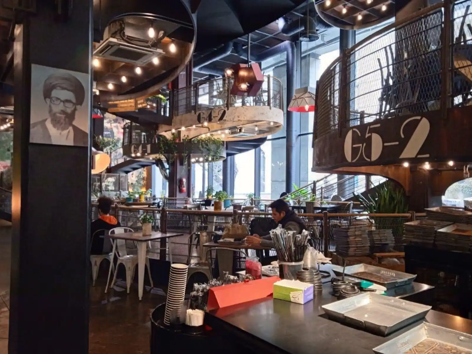 غرفه کافه (فودکورت رویال آدرس)