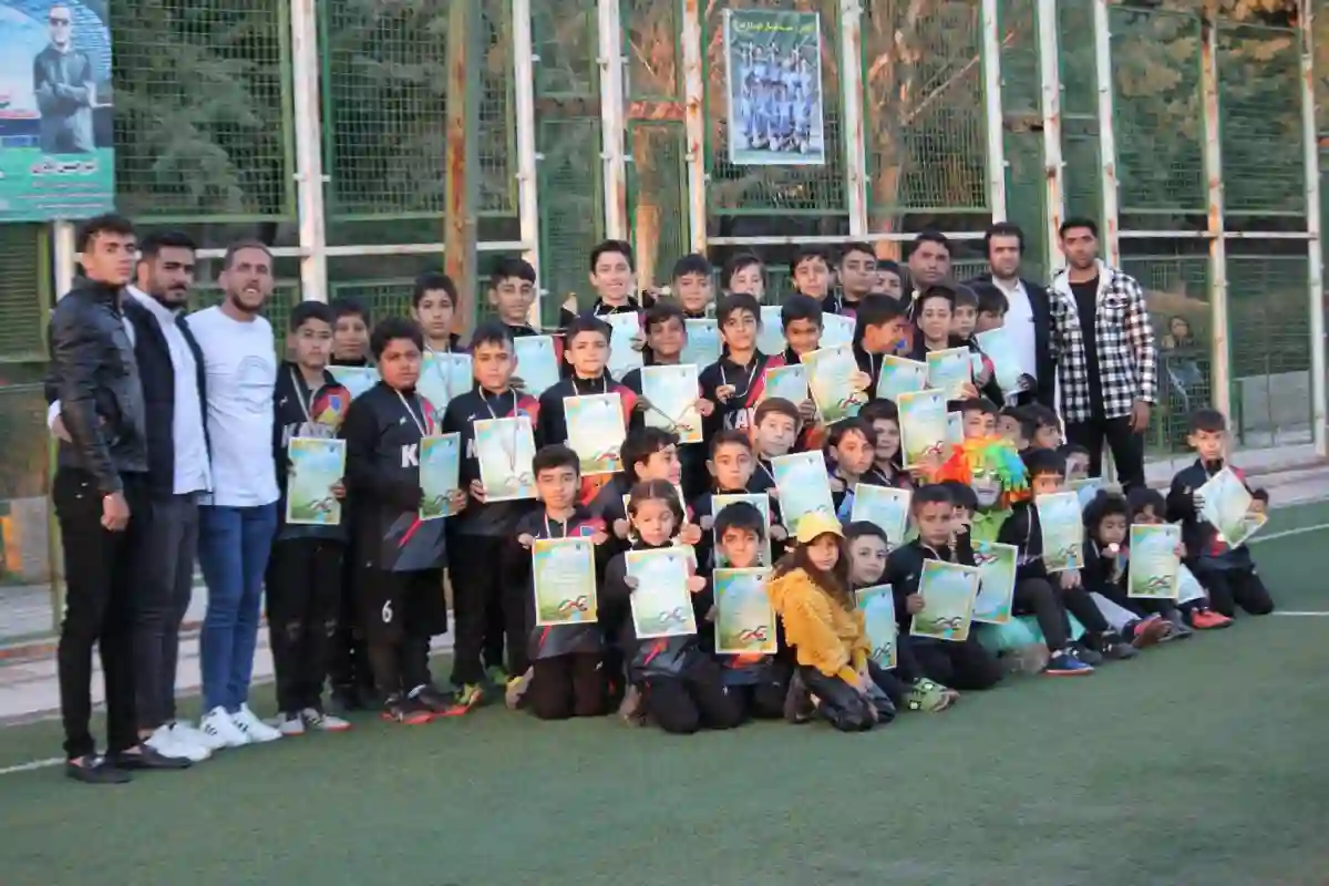 آكادمى و مدرسه فوتبال پيشگامان كاوه