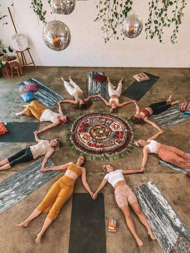  آموزش یوگا و مدیتیشن و یوگای سالمند