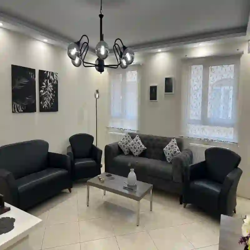 دکتر روانشناس آزاده ایزد