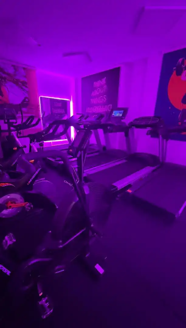 باشگاه بدنسازی بانوان مونفیت MooNfit