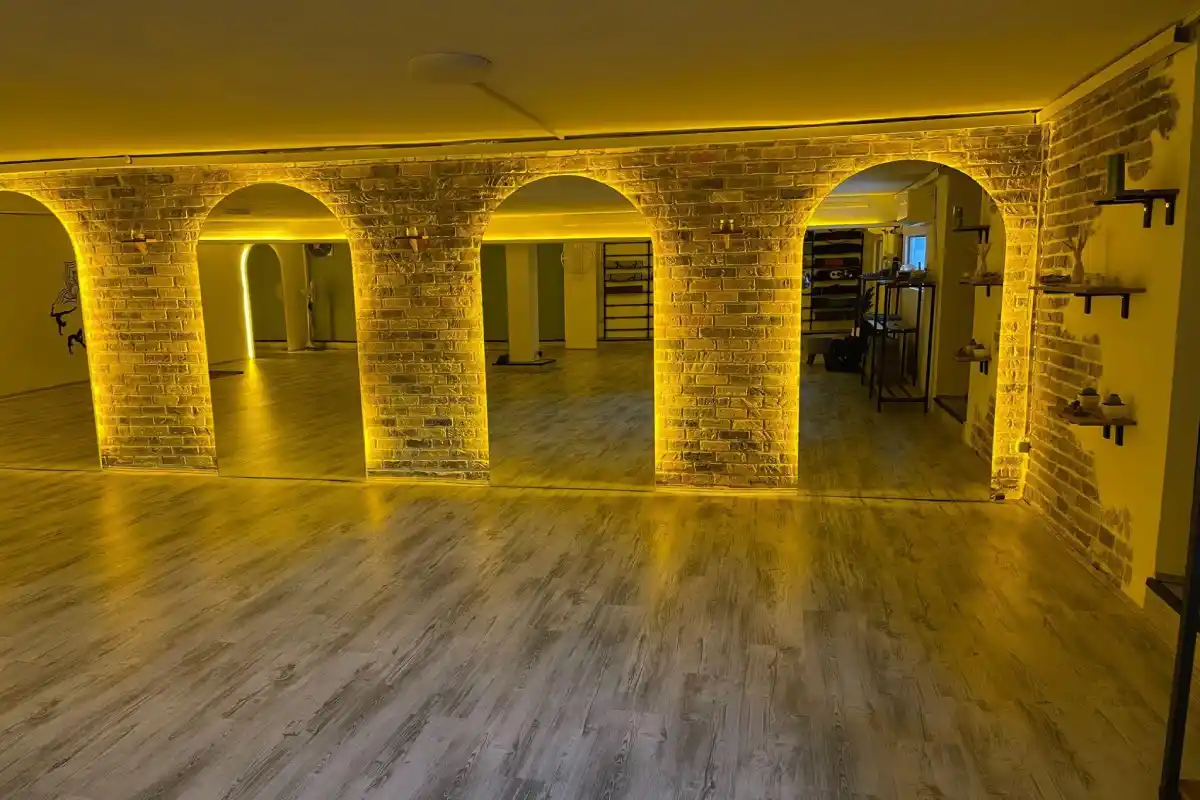 مرکز یوگا (استودیو نیروانا)