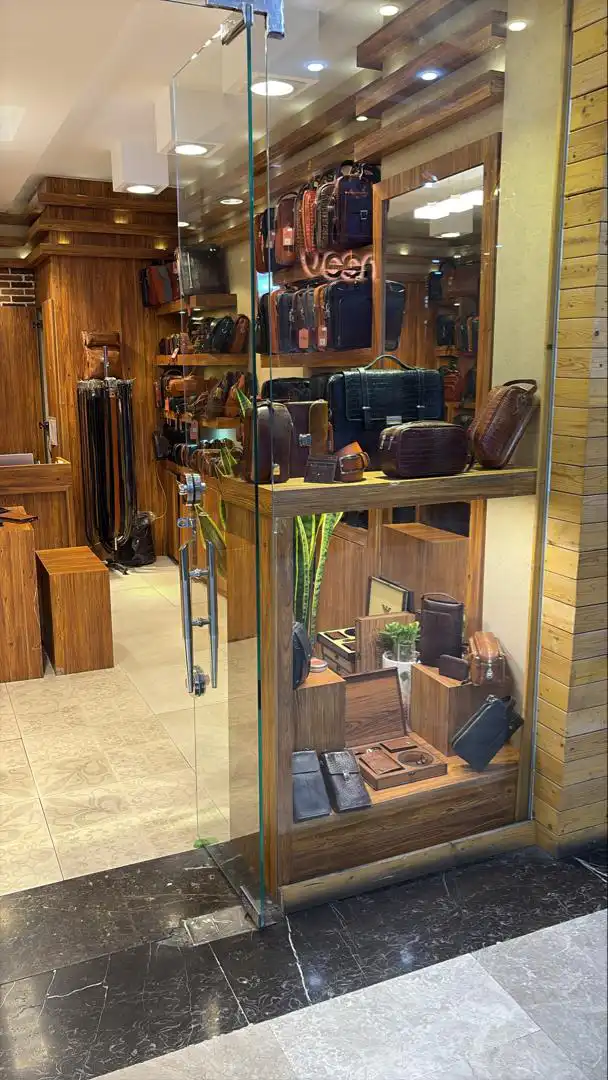 گالری چرم طبیعی چارلی