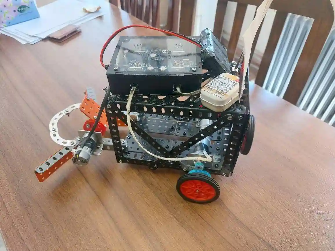 آموزشگاه رباتیک