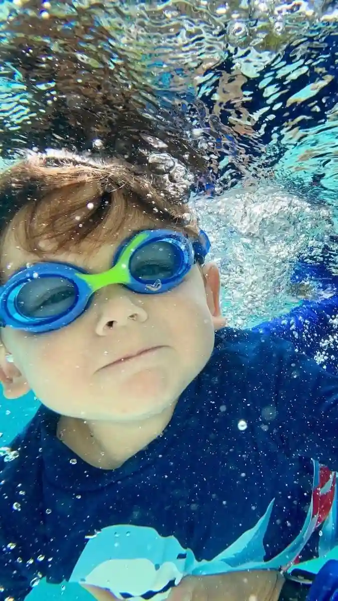 آموزش شنا پریا حسینی