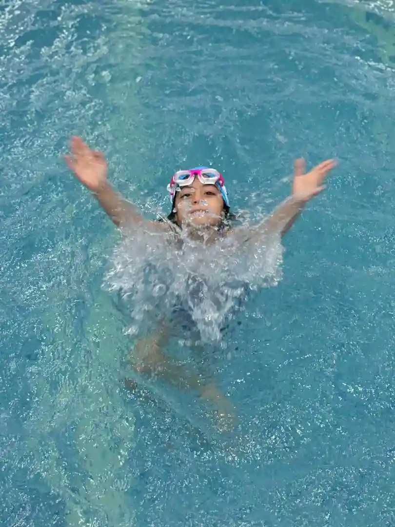 مربی و ناجی بین المللی شنا مریم شاملو