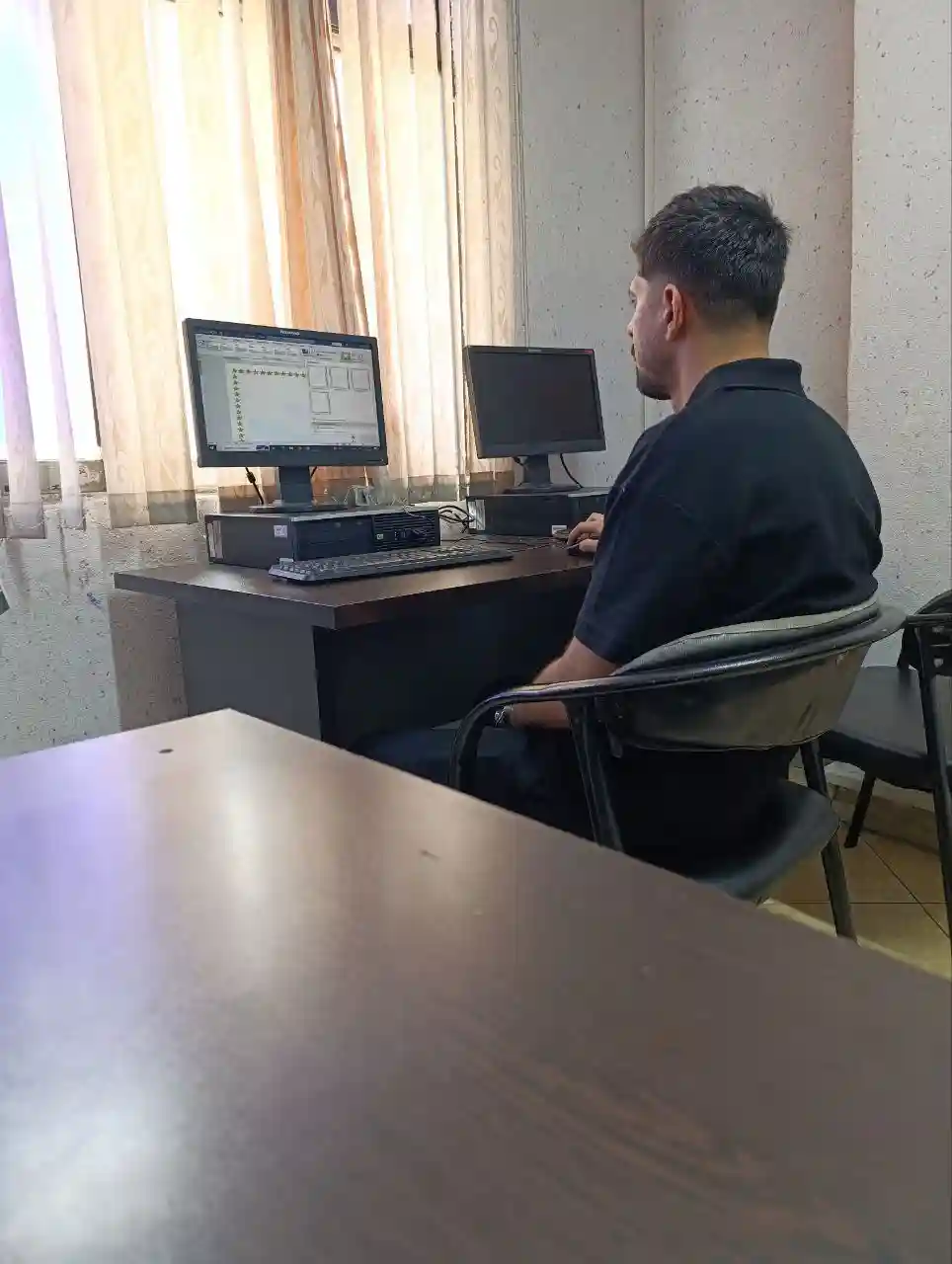 آموزشگاه فنی حرفه ای آیین