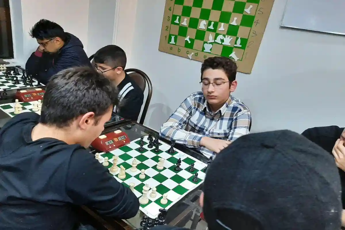 مدرسه شطرنج آیندگان