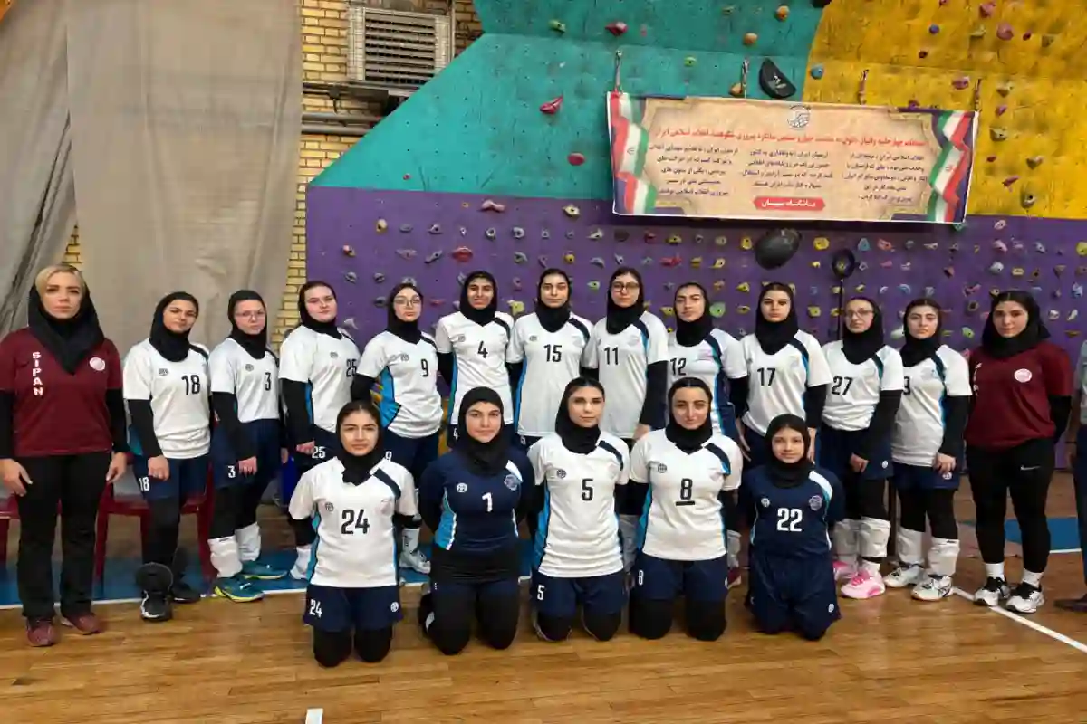 آموزش والیبال دختران بتیس