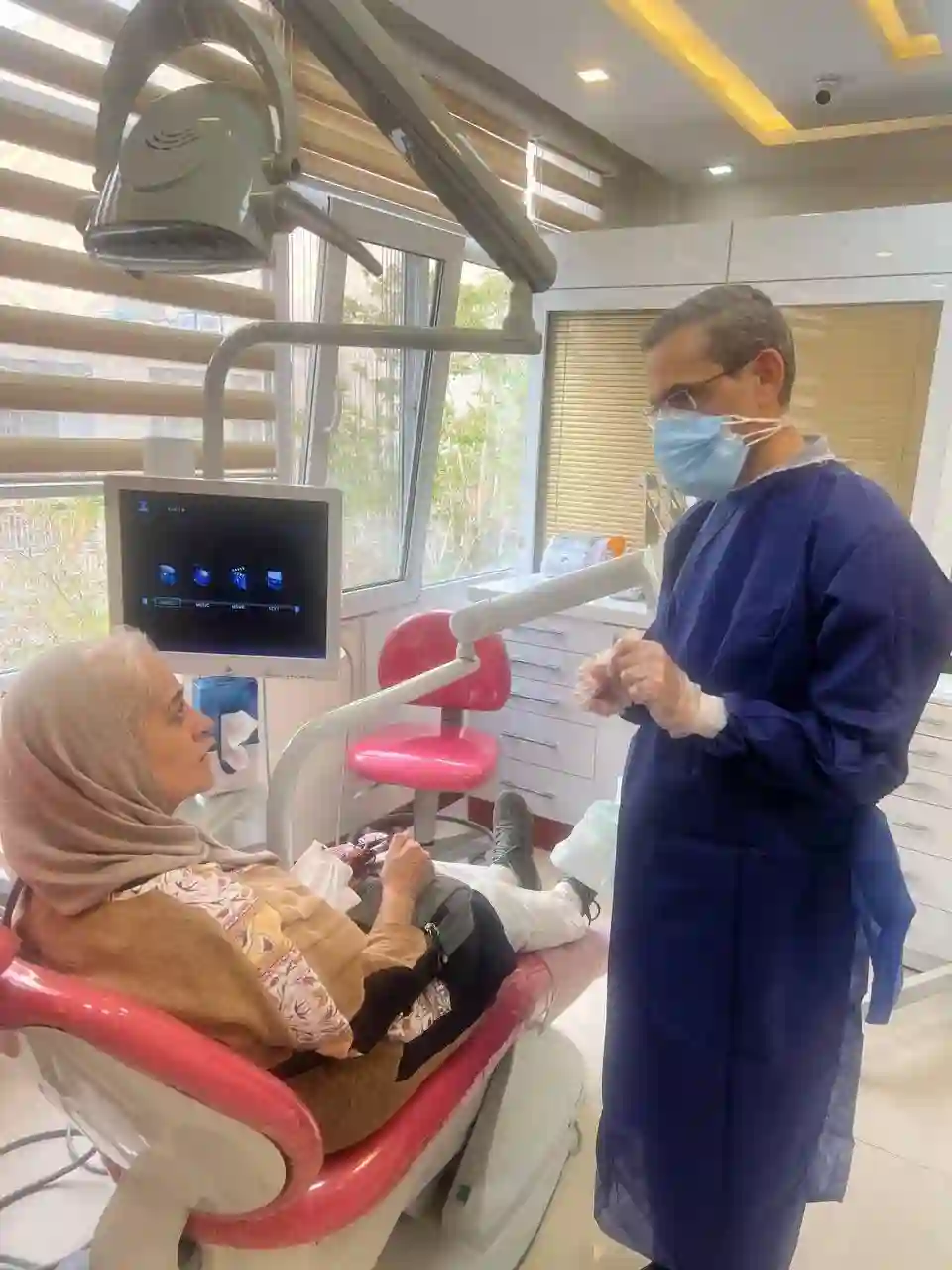 دکتر مجید بشکار جراح فک و صورت و ایمپلنت