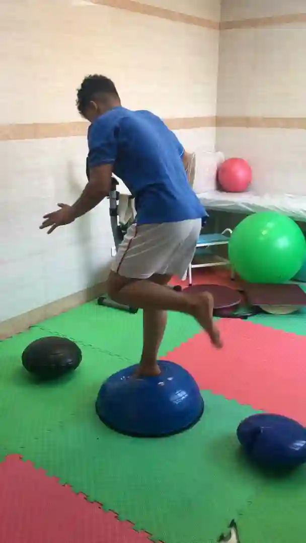 مرکز فیزیوتراپی و طب سوزنی دکتر احمدی