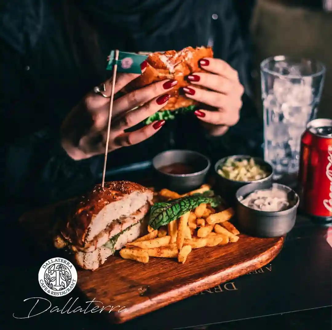 کافه رستوران ایتالیایی دالاترا