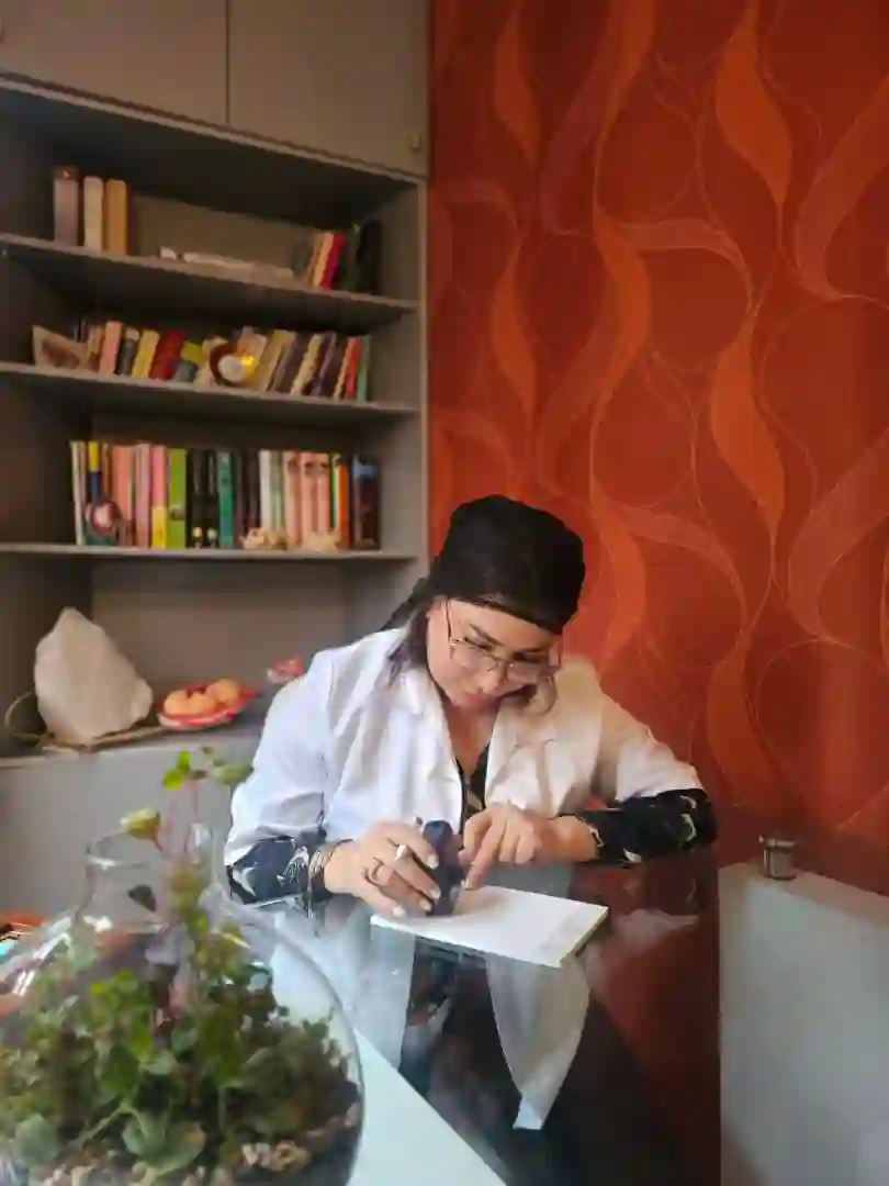 کارشناس مامایی لیلا رستم پور (غرب تهران)