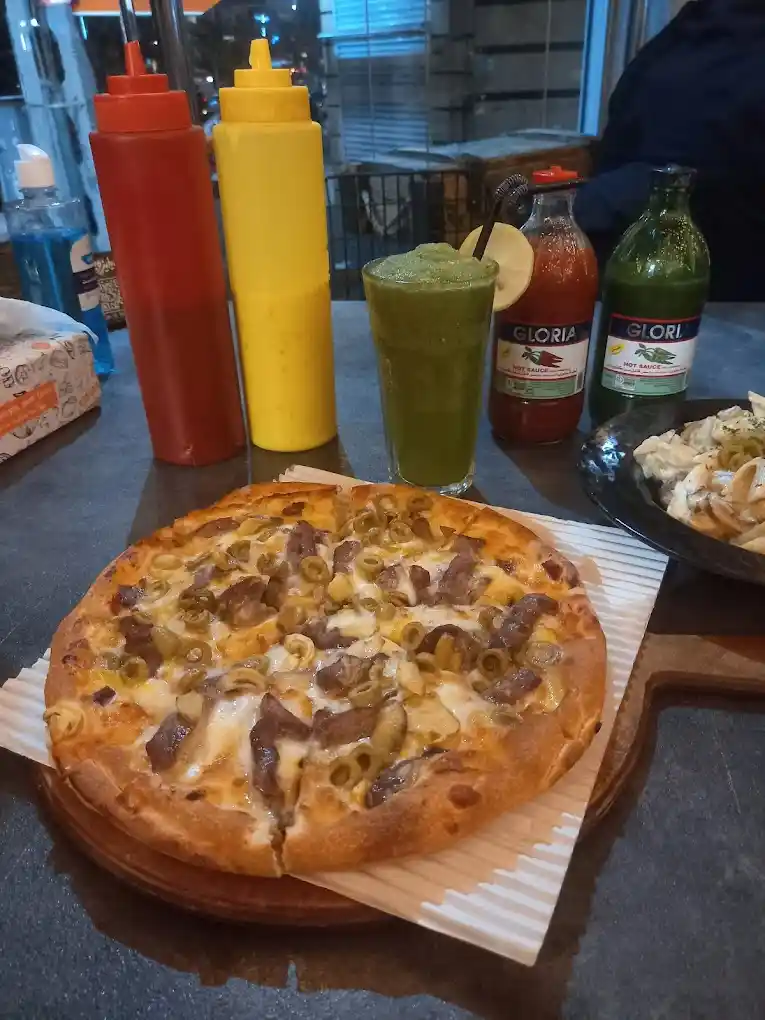 فست فود جیلیز ویلیز شعبه پیروزی