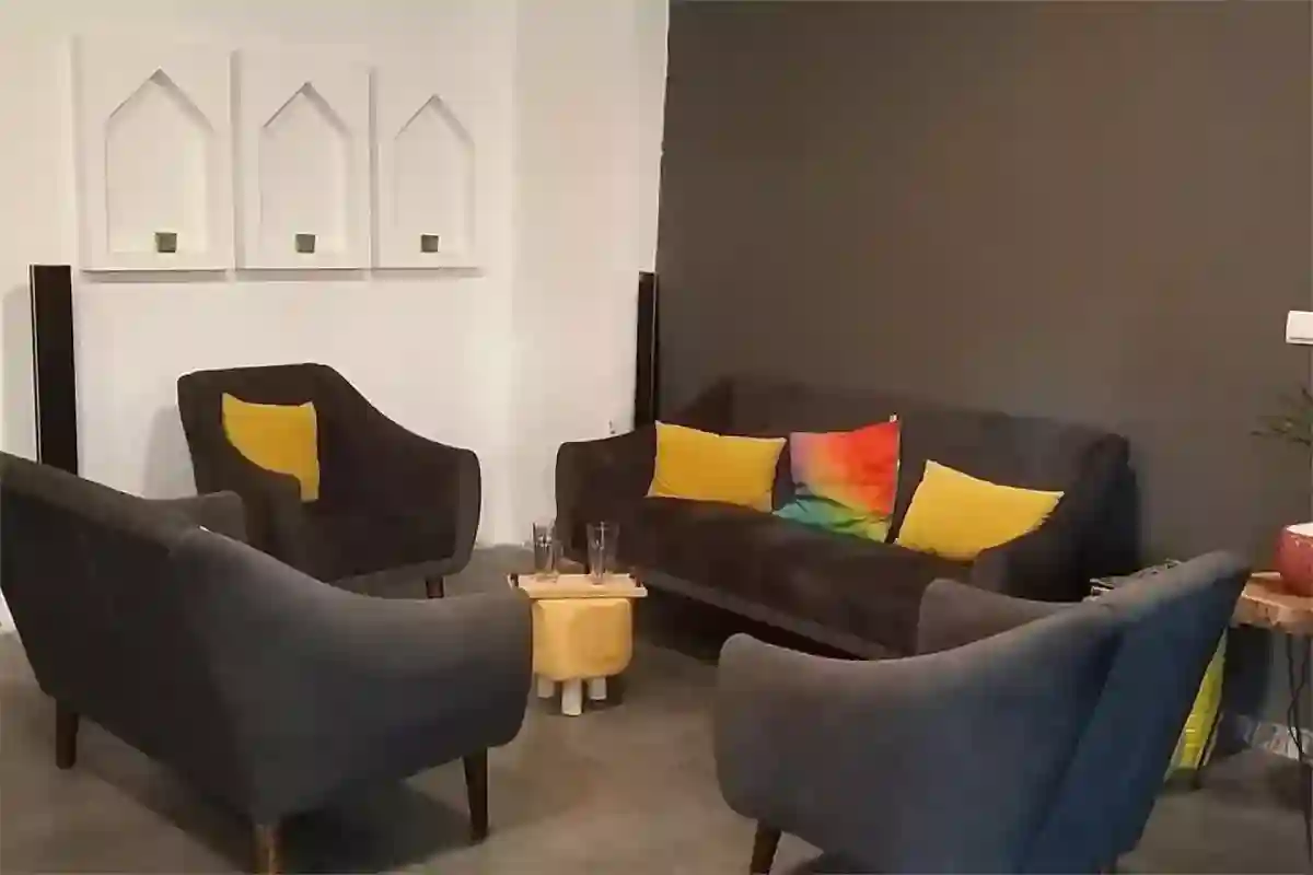  هاستیل ایوان