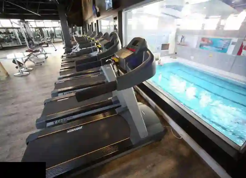 بدنسازی و استخر هتل بزرگ ارم