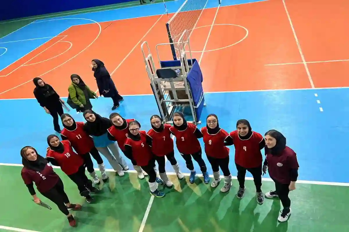 آموزش والیبال دختران بتیس