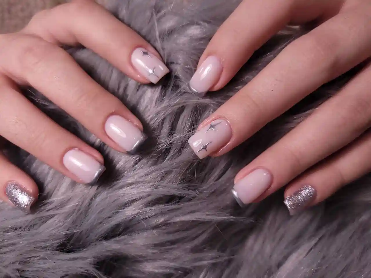 سالن زیبایی و کاشت ناخن آرلا